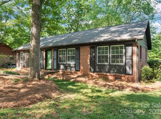 606 Deer Creek Dr, Matthews, NC 28105