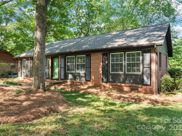 606 Deer Creek Dr, Matthews, NC 28105