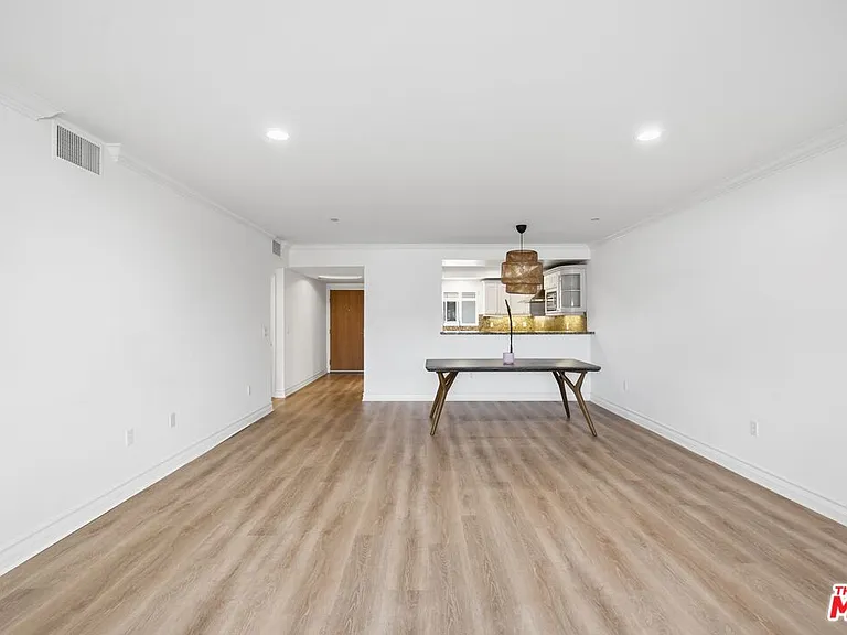 1878 Greenfield Ave #304 — Photo 9