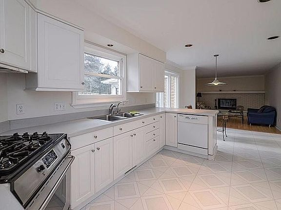 5th image of 4405 E Loch Alpine Dr