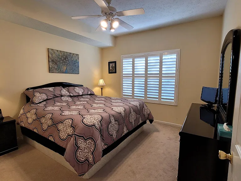 4657 Court Yard Dr — Photo 10