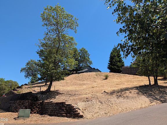 3rd image of 2238 SE Linden Ln