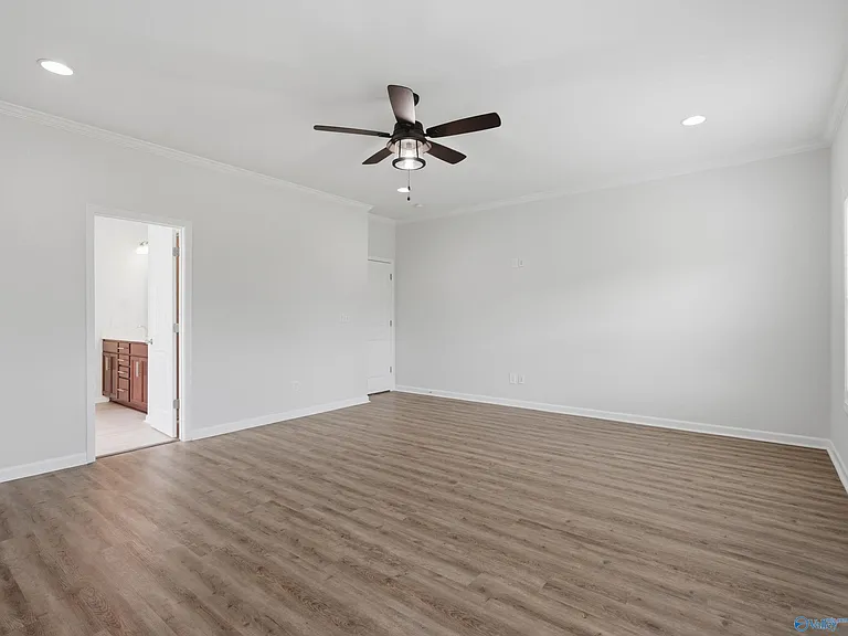 122 Kretzer Ct — Photo 14