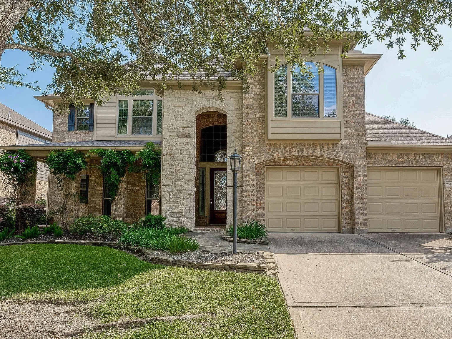 4 bed, 3.5 bath, 3653 sqft, $4,400 — Photo 2