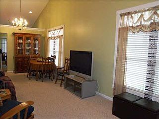 4th image of 2123 W Park Dr