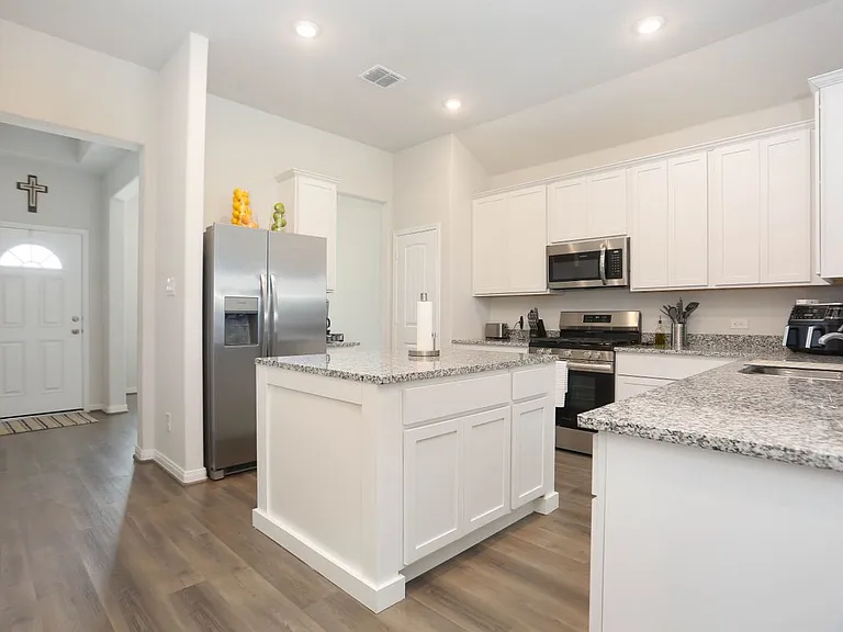 179 Kayla Ave — Photo 3