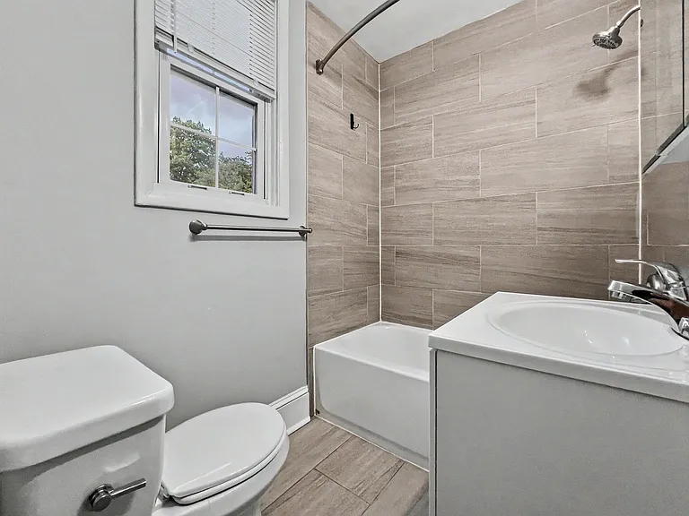 1012 E Lancaster Ave — Photo 19