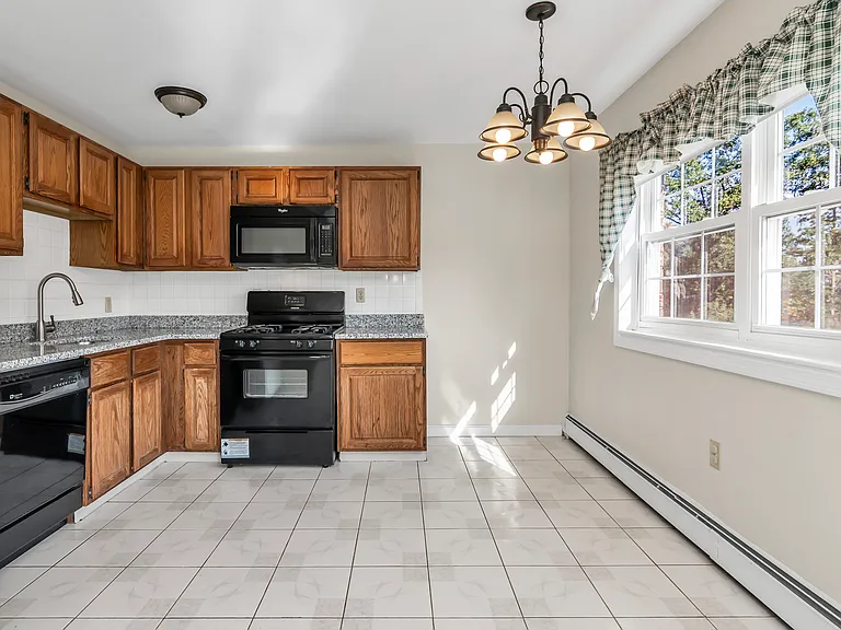 35 Fernview Ave #5 — Photo 2