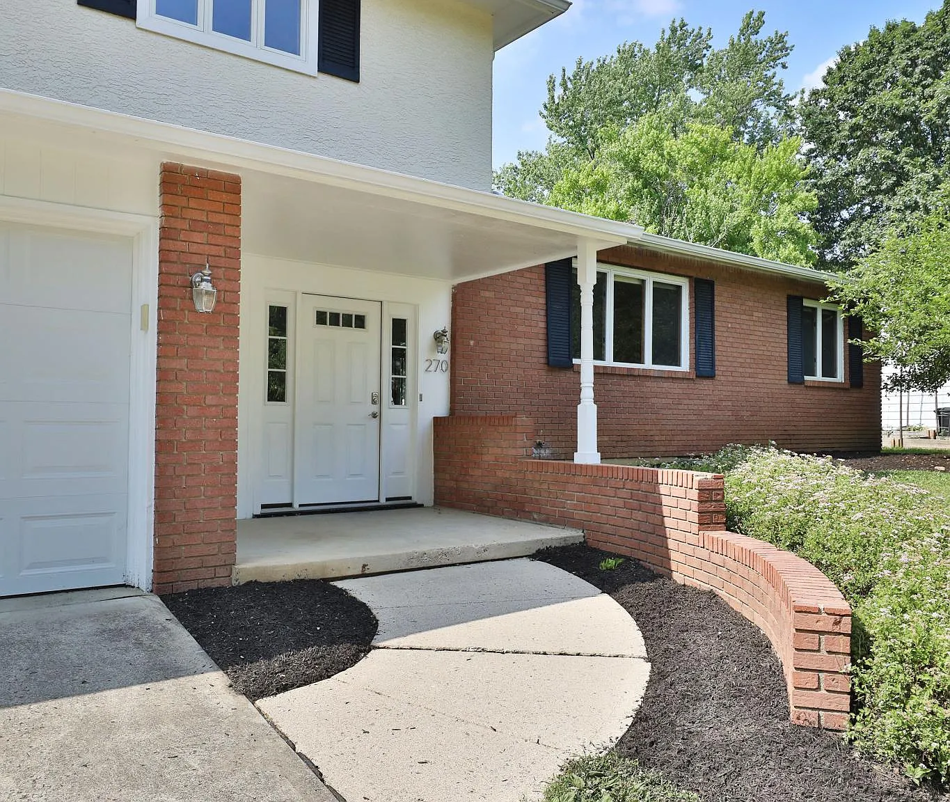 4 bed, 2.5 bath, 1914 sqft, $3,900 — Photo 3