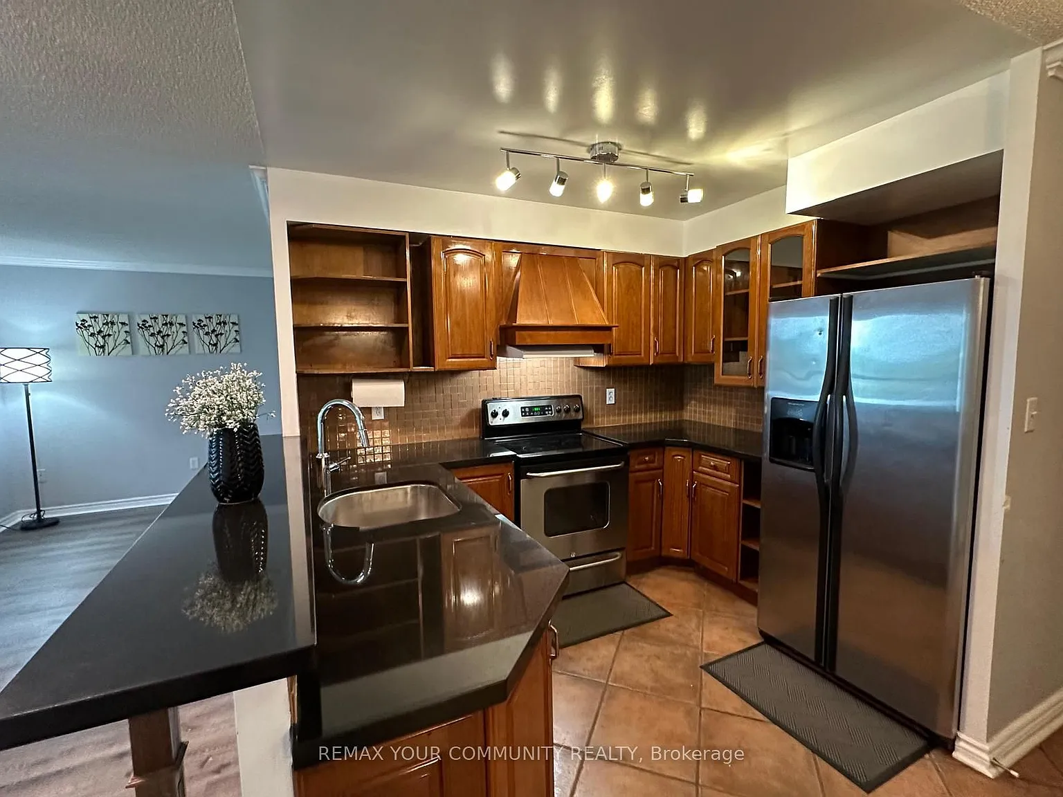 Sonata Condominium — Photo 3