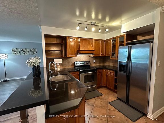 3rd image of 7 Lorraine Dr #810