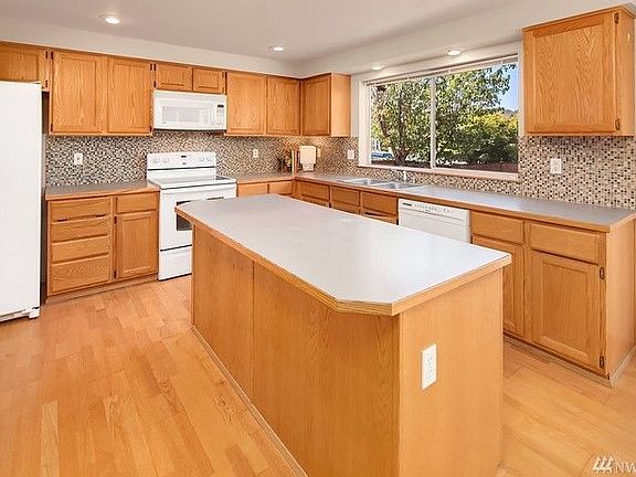 4th image of 3702 46th Ave NE