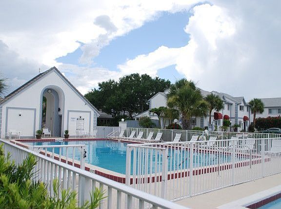 3rd image of 102 Beach Park Ln