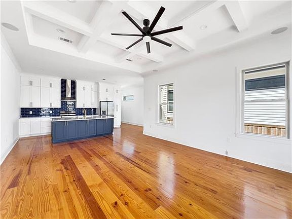 2nd image of 5807 Royal St