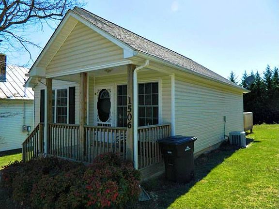 FRONT RIGHT OF HOME