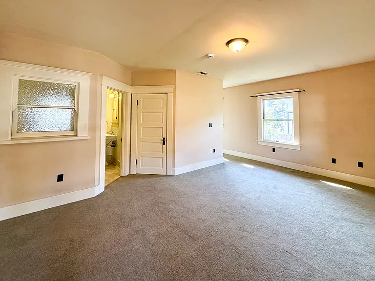1123 Marion Ave — Photo 45