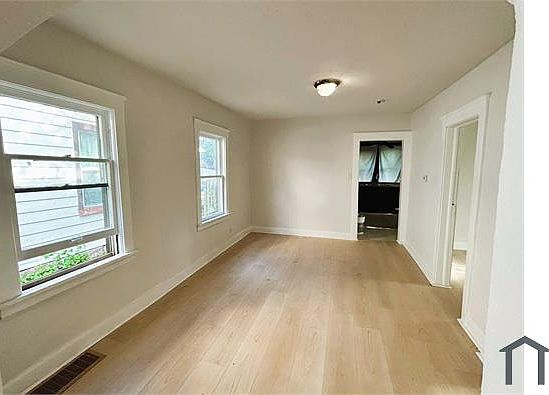 5th image of 3320 Paris Ave