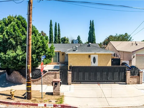 13200 Wentworth St, Pacoima, CA 91331