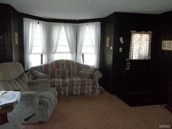 3rd image of 411 N Desloge Dr