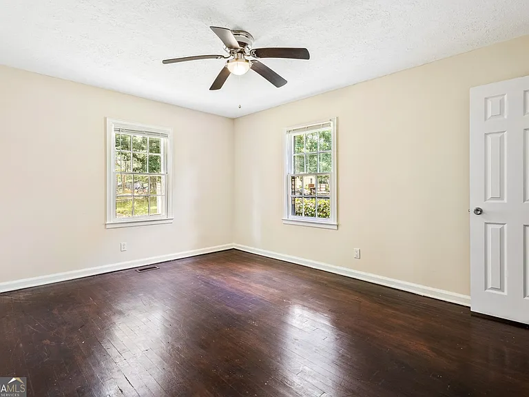4150 Hanes Dr — Photo 12