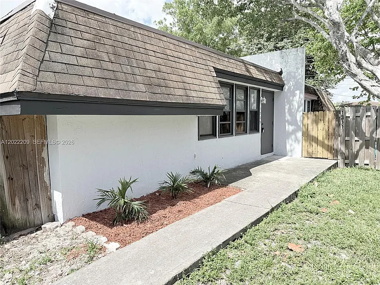 1309 NW 8th Ave — Photo 2