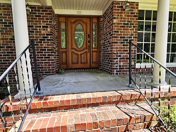 4th image of 101 Beacon Hill Ln