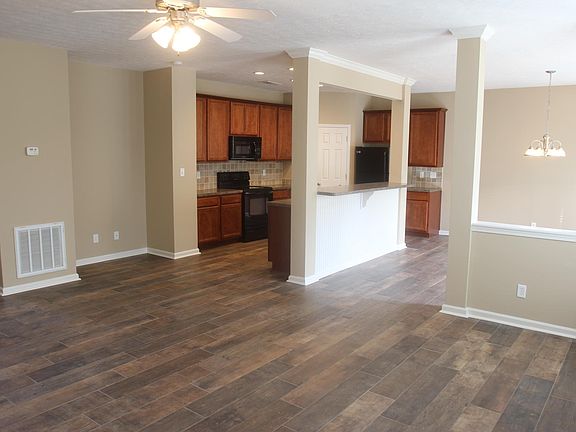 3rd image of 672 Lucille Dr