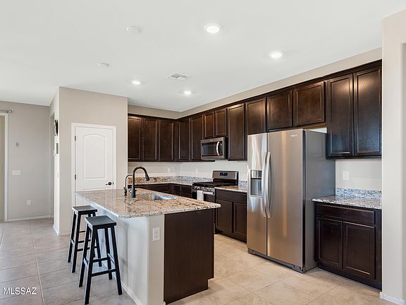 4th image of 4001 E Lifeson Pl