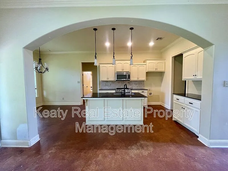 3 bed, 2.0 bath, $2,050 — Photo 4