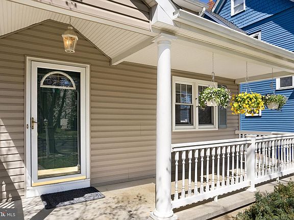2nd image of 421 Lees Ave