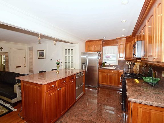 5th image of 243-25 72nd Ave