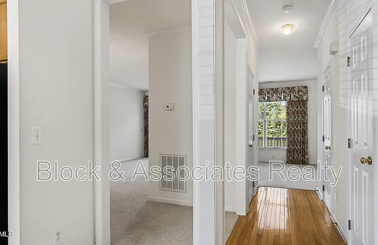 304 Nottinghill Walk — Photo 2