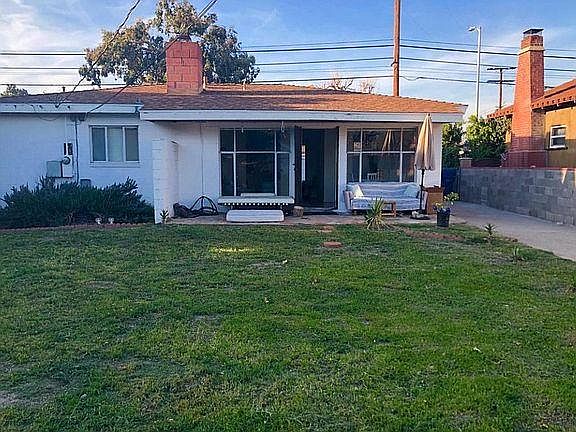 5th image of 11228 Oxnard St