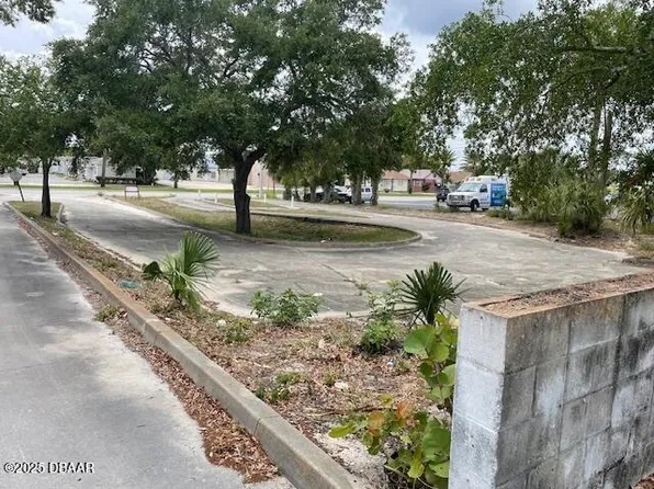 223 Ridgewood Ave, Holly Hill, FL 32117