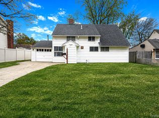 82 Elm Dr N, Levittown, NY 11756