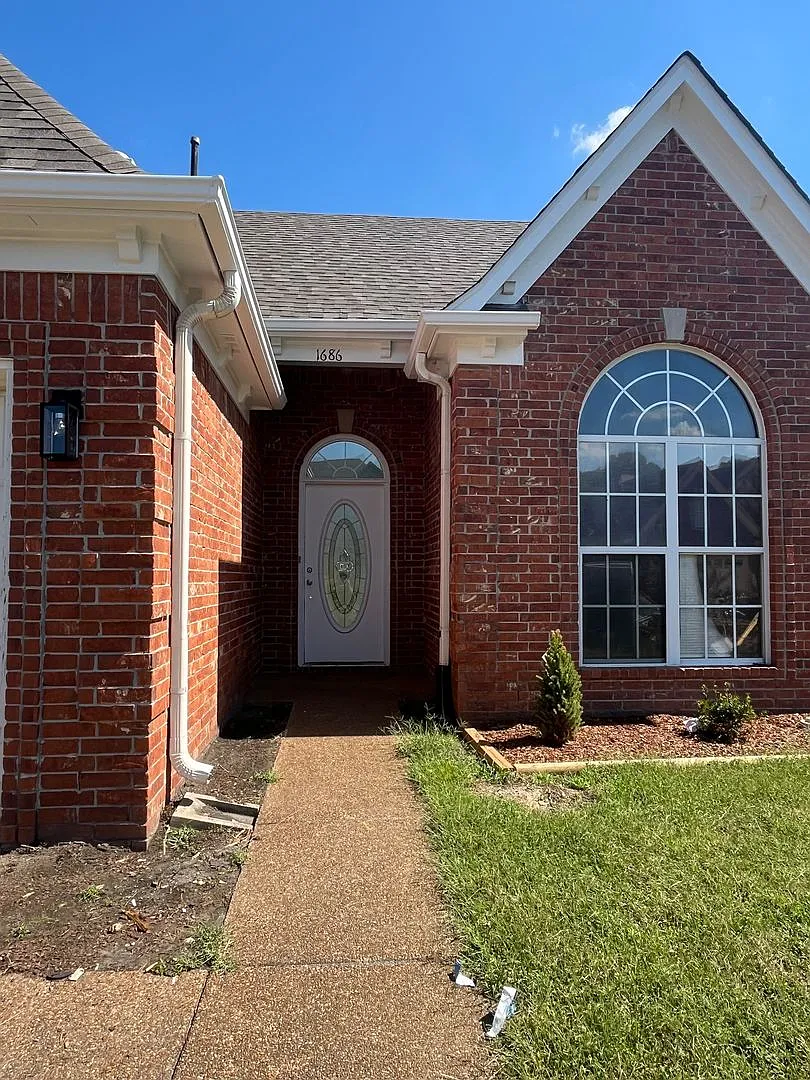 1686 N. Frence Creek Cove — Photo 2