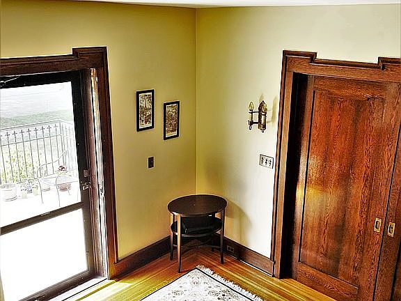5th image of 137 Woodbridge Ave