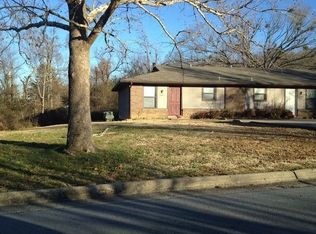 1426 SE Farmers Dr, Fayetteville, AR 72701