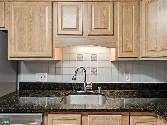 5th image of 221 Beacon Dr