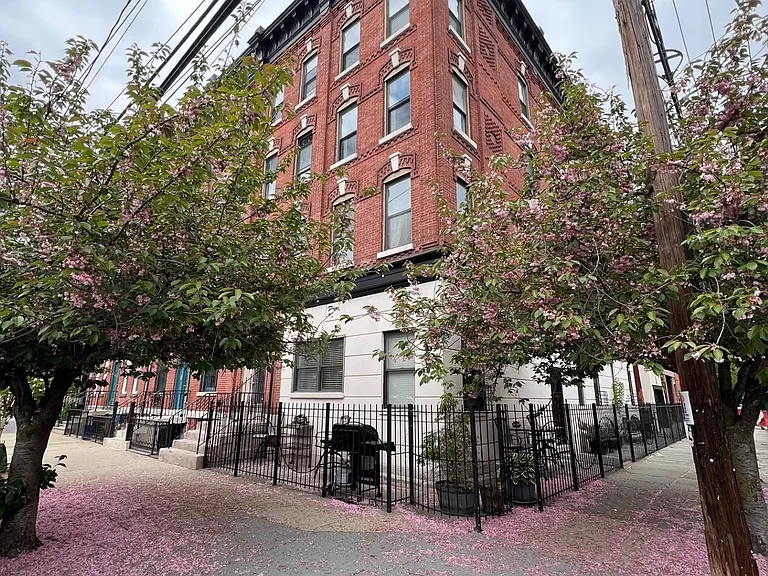48 Bright St #4 — Photo 33