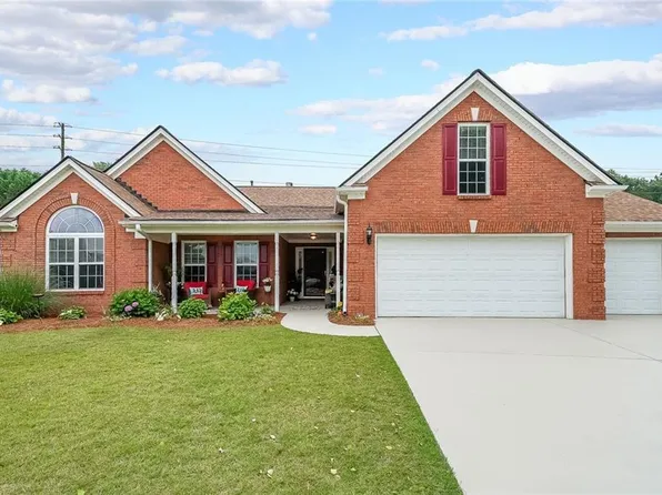 1382 Fountain Lakes Dr, Lawrenceville, GA 30043