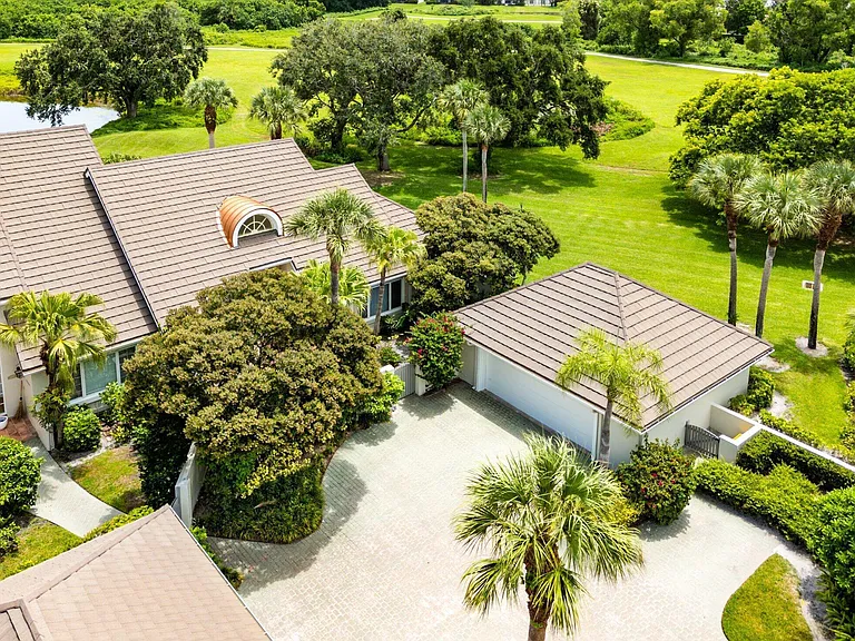 2584 Muirfield Ct — Photo 37