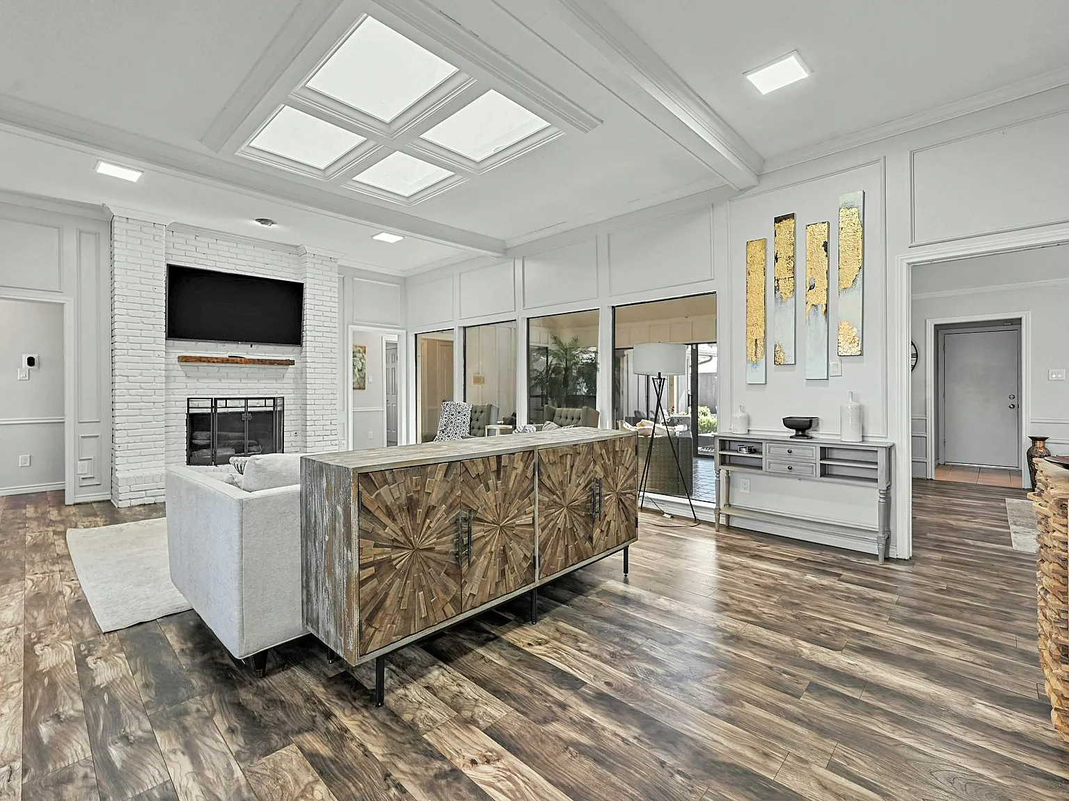 4 bed, 2.5 bath, 2646 sqft, $5,200 — Photo 4