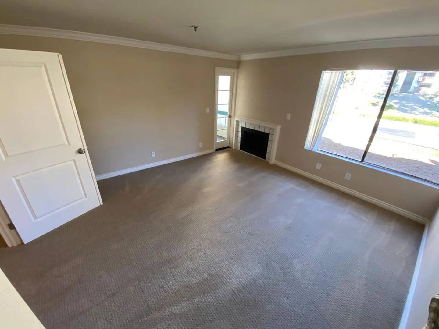 Remodeled 2 Bdr 1.5 Bath Condo In Tierrasanta With Gated Garage Parking — Photo 2