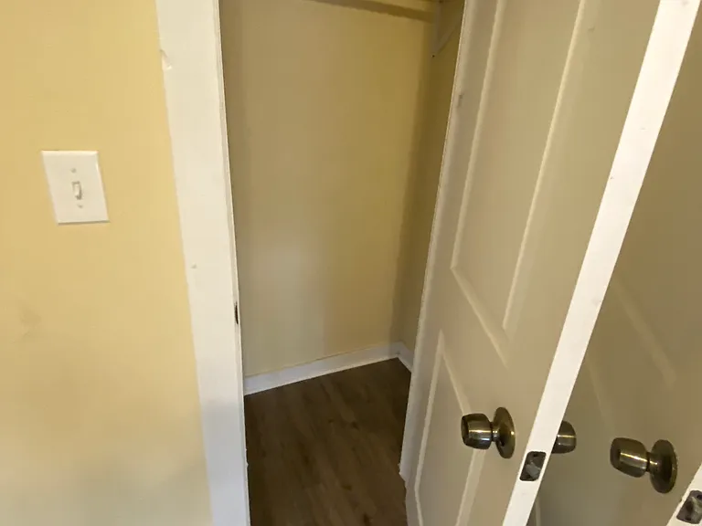 521 Mobile Ave — Photo 6