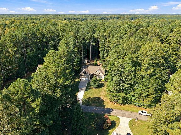 3rd image of 525 Birdsong Ln