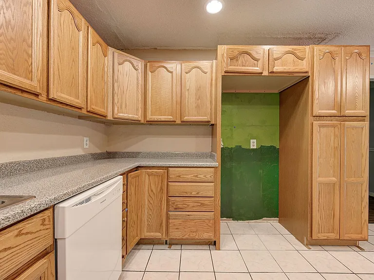 6004 NW 27th St — Photo 14