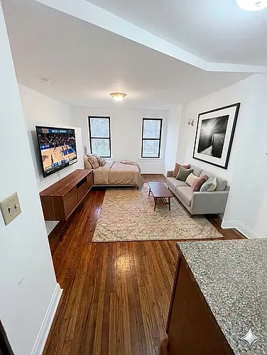 200 Allen St #3R Photo 1