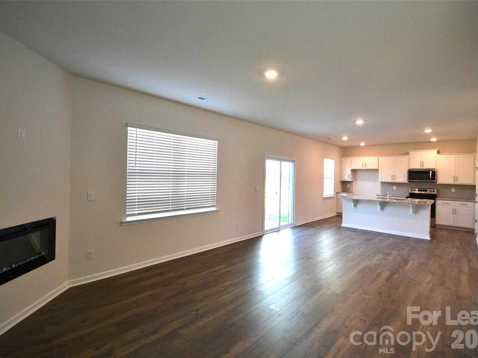 4 bed, 2.5 bath, 2164 sqft, $2,200 — Photo 4