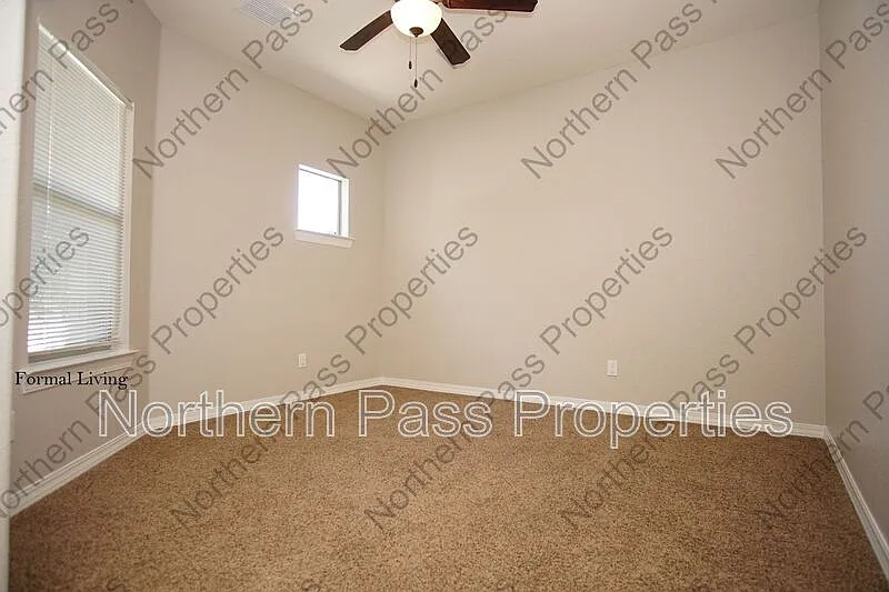 3 bed, 2.5 bath, 1902 sqft, $1,925 — Photo 2